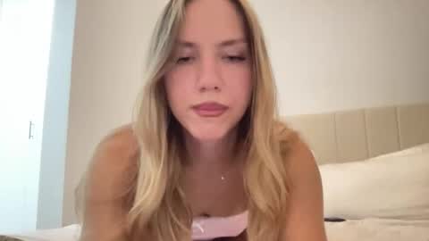 Snapshot of mariareev chatting on 09-19-25, 10:43 mariareev online show from 09-19-25, 10:43