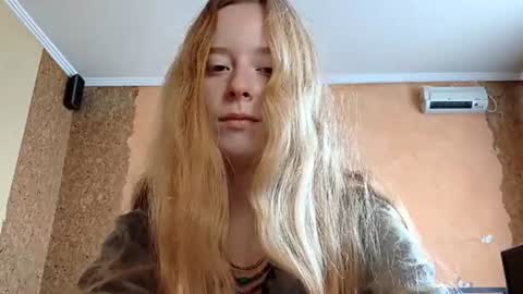 Snapshot of maricagorgo chatting on 07-13-26, 12:35 Kate online show from 07-13-26, 12:35