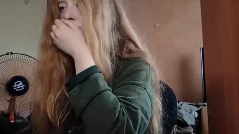 Snapshot of maricagorgo chatting on 07-15-26, 04:51 Kate online show from 07-15-26, 04:51