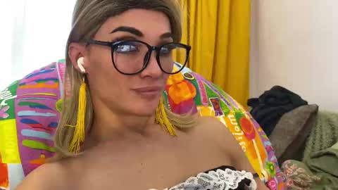 Mari online show from 11-18-25, 12:42