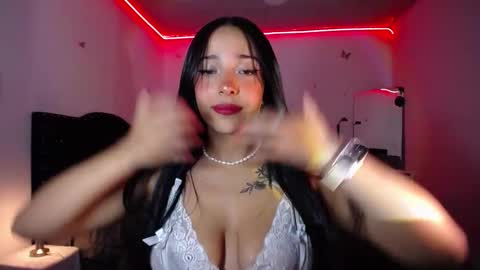 Snapshot of marie_daved chatting on 01-25-25, 05:18 Nicolle online show from 01-25-25, 05:18