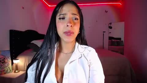 Snapshot of marie_daved chatting on 02-08-25, 03:08 Nicolle online show from 02-08-25, 03:08