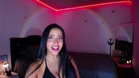 Snapshot of marie_daved chatting on 03-09-25, 12:21 Nicolle online show from 03-09-25, 12:21