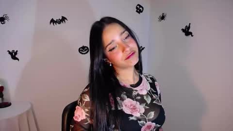 Snapshot of marie_daved chatting on 10-30-25, 01:29 Nicolle online show from 10-30-25, 01:29