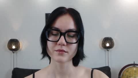 Marie Fitch online show from 12-05-25, 01:03