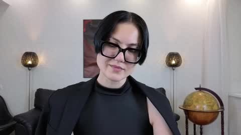 Marie Fitch online show from 05-25-26, 11:55