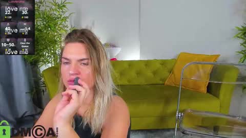 Mariel online show from 11-18-25, 01:22