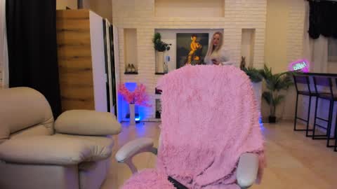 Snapshot of mariemlui chatting on 05-05-26, 06:27 mariemlui online show from 05-05-26, 06:27