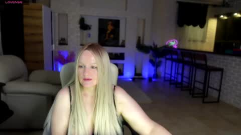 Snapshot of mariemlui chatting on 06-07-26, 01:26 mariemlui online show from 06-07-26, 01:26