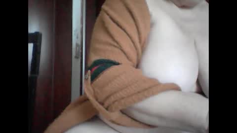 Snapshot of marilu64 chatting on 12-27-24, 02:01 marilu64 online show from 12-27-24, 02:01