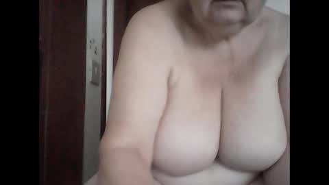 Snapshot of marilu64 chatting on 10-18-25, 12:39 marilu64 online show from 10-18-25, 12:39