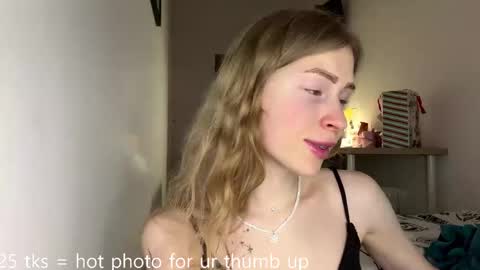 Snapshot of mariluspringle chatting on 02-05-26, 05:06 Elisabeth online show from 02-05-26, 05:06