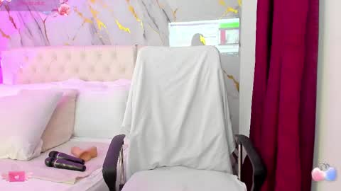 Snapshot of marilyn_allen chatting on 02-17-25, 10:14 Marilyn online show from 02-17-25, 10:14