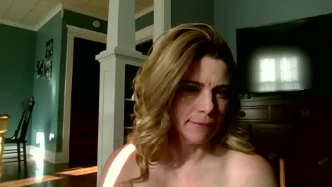 Snapshot of marilynmidas chatting on 06-16-26, 12:41 marilynmidas online show from 06-16-26, 12:41