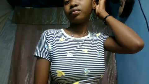 Snapshot of marinagold69 chatting on 06-27-26, 05:23 marinagold69 online show from 06-27-26, 05:23