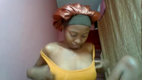 Snapshot of marinagold69 chatting on 07-12-26, 06:48 marinagold69 online show from 07-12-26, 06:48