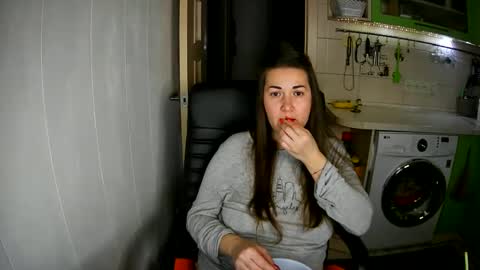 MarinettaQhot online show from 12-26-24, 08:11