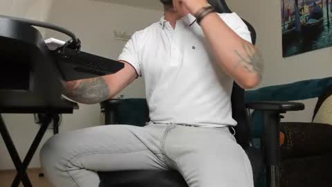 Snapshot of marioslim chatting on 07-11-26, 05:43 marioslim online show from 07-11-26, 05:43