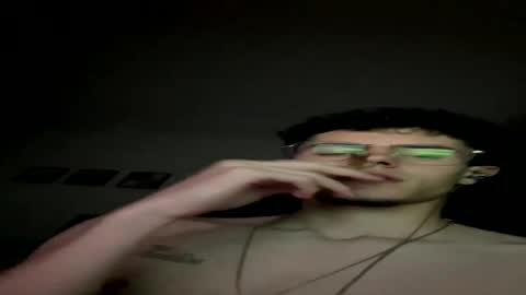 Snapshot of mariotejerolopez2005 chatting on 05-22-26, 04:08 Marcos online show from 05-22-26, 04:08