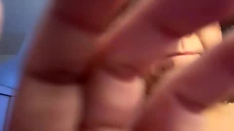 Snapshot of mariposa990 chatting on 04-18-26, 05:22 mariposa990 online show from 04-18-26, 05:22