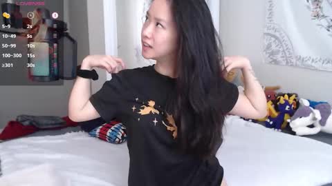 Snapshot of marissapeach chatting on 10-25-25, 02:13 MarissaPeach online show from 10-25-25, 02:13