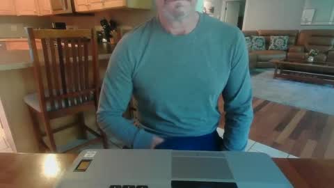 Mark online show from 10-08-25, 02:47
