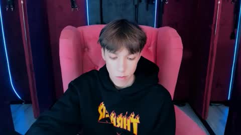 Mark online show from 11-07-25, 03:23