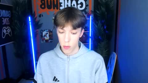 Mark online show from 11-08-25, 03:23