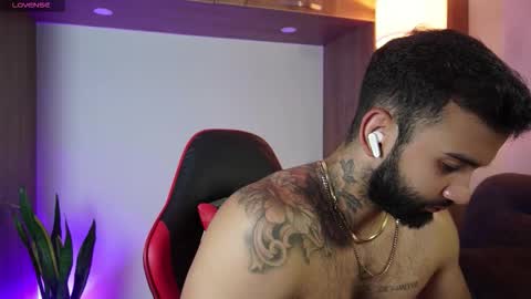 Mark online show from 11-21-25, 11:14