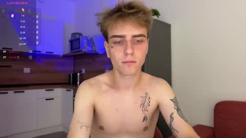 Snapshot of mark_lovrov chatting on 09-18-25, 01:13 Mark 3 online show from 09-18-25, 01:13