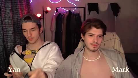 Snapshot of mark_sun chatting on 11-08-25, 03:45 Mark online show from 11-08-25, 03:45