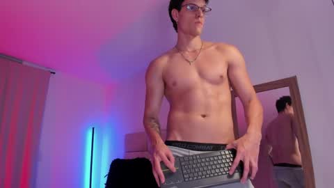 Snapshot of mark_thonson chatting on 03-28-26, 02:22 troy online show from 03-28-26, 02:22