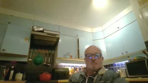 markandrew123 online show from 02-19-26, 06:48