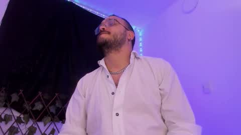 Snapshot of markwolfe1 chatting on 10-28-25, 10:34 Mark online show from 10-28-25, 10:34