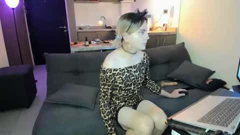 Snapshot of marla85 chatting on 06-10-26, 02:56 marla85 online show from 06-10-26, 02:56