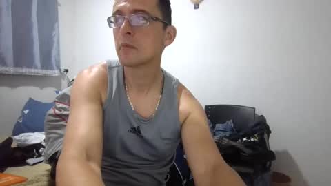Snapshot of marlonfit chatting on 06-29-26, 04:30 marlonfit online show from 06-29-26, 04:30
