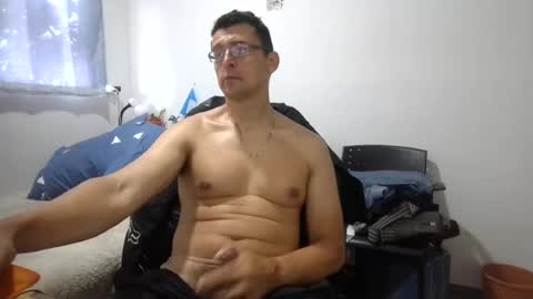 Snapshot of marlonfit chatting on 06-30-26, 03:13 marlonfit online show from 06-30-26, 03:13