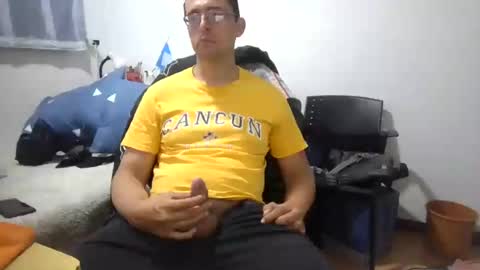 Snapshot of marlonfit chatting on 07-01-26, 04:03 marlonfit online show from 07-01-26, 04:03