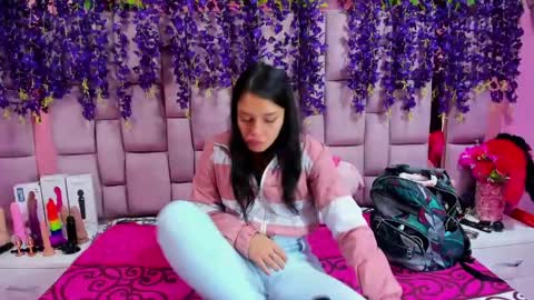 Snapshot of marlyanal chatting on 02-18-25, 01:33 Marly Anal online show from 02-18-25, 01:33