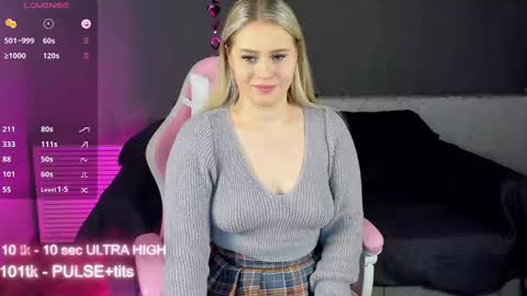 Snapshot of marmel199 chatting on 12-16-24, 12:16 Liza online show from 12-16-24, 12:16