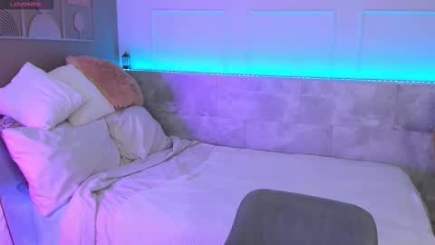 Snapshot of marquise_villaret chatting on 02-15-26, 06:32 marquise_villaret online show from 02-15-26, 06:32