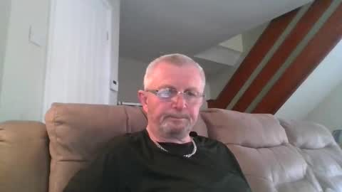 Snapshot of marrrrc chatting on 04-10-26, 12:43 marrrrc online show from 04-10-26, 12:43