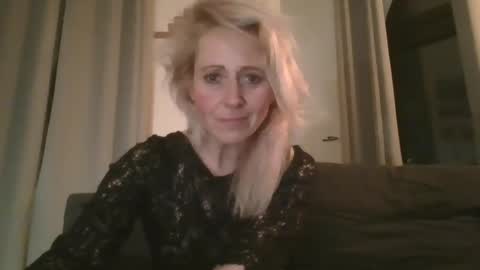 Snapshot of marrygorund chatting on 01-23-25, 02:44 MaryGoRound online show from 01-23-25, 02:44