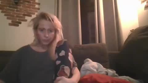 Snapshot of marrygorund chatting on 02-03-25, 02:25 MaryGoRound online show from 02-03-25, 02:25