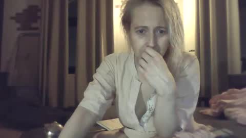 Snapshot of marrygorund chatting on 02-24-25, 03:12 MaryGoRound online show from 02-24-25, 03:12