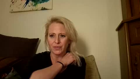 Snapshot of marrygorund chatting on 10-02-25, 11:56 MaryGoRound online show from 10-02-25, 11:56