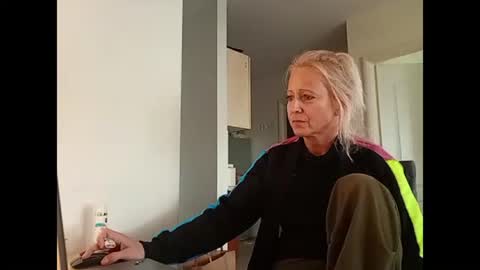 Snapshot of marrygorund chatting on 07-20-26, 11:56 MaryGoRound online show from 07-20-26, 11:56