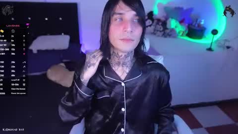 Snapshot of marshall_cazher chatting on 06-28-26, 01:33 marshall online show from 06-28-26, 01:33