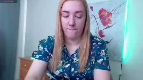 Snapshot of marthasimons chatting on 06-21-26, 04:04 Martha online show from 06-21-26, 04:04