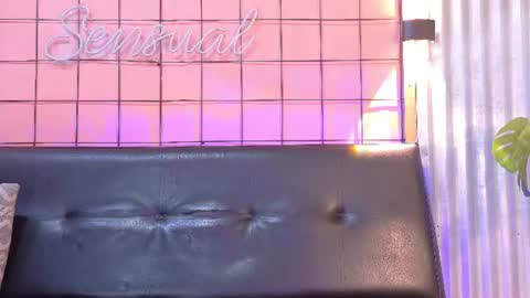 Snapshot of martin_killer chatting on 06-13-26, 01:25 Martin online show from 06-13-26, 01:25